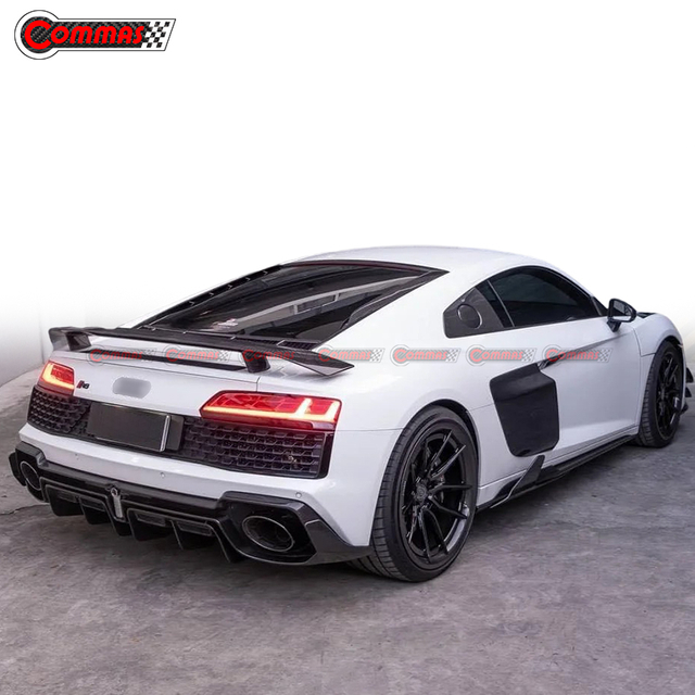 ชุดบอดี้คาร์บอนไฟเบอร์แห้งสไตล์ Audi R8 22-24 Capristo