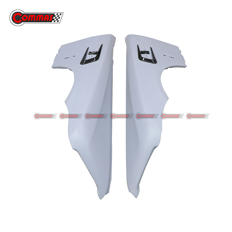 บังโคลนคาร์บอนไฟเบอร์แบบแห้งของ Rolls Royce Wraith