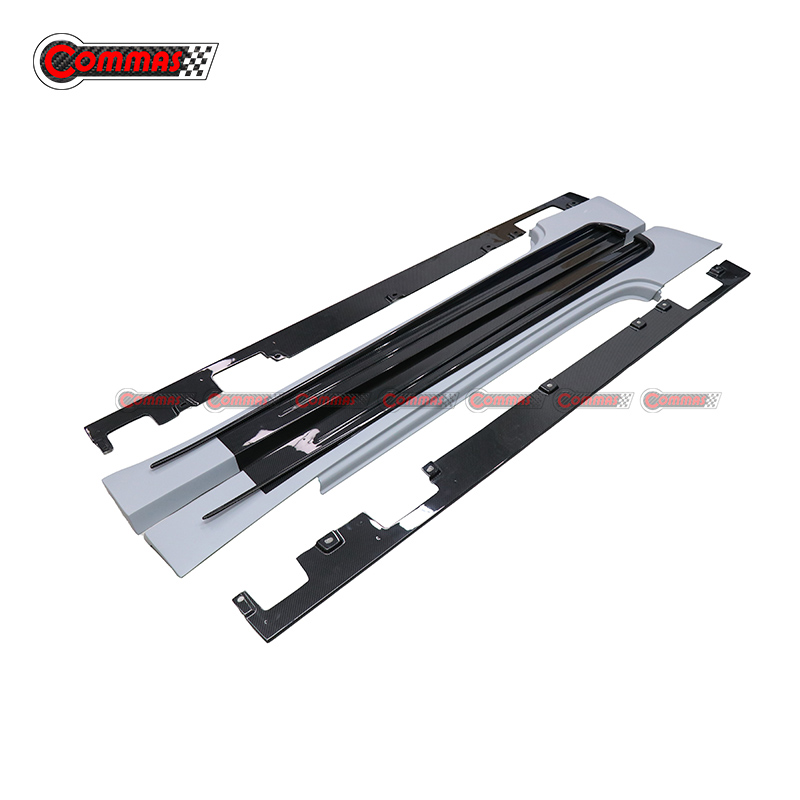 สเกิร์ตข้างคาร์บอนไฟเบอร์แบบแห้งของ Rolls Royce Wraith