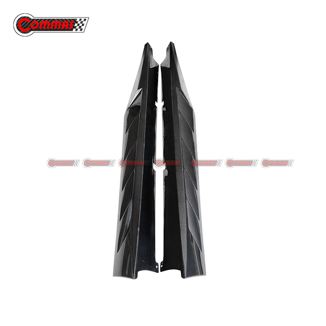 สเกิร์ตข้างคาร์บอนไฟเบอร์สไตล์ Novitec สำหรับ Lamborghini Aventador LP700